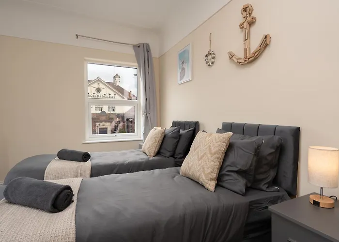 Large Cosy House - Free On Street Parking Villa